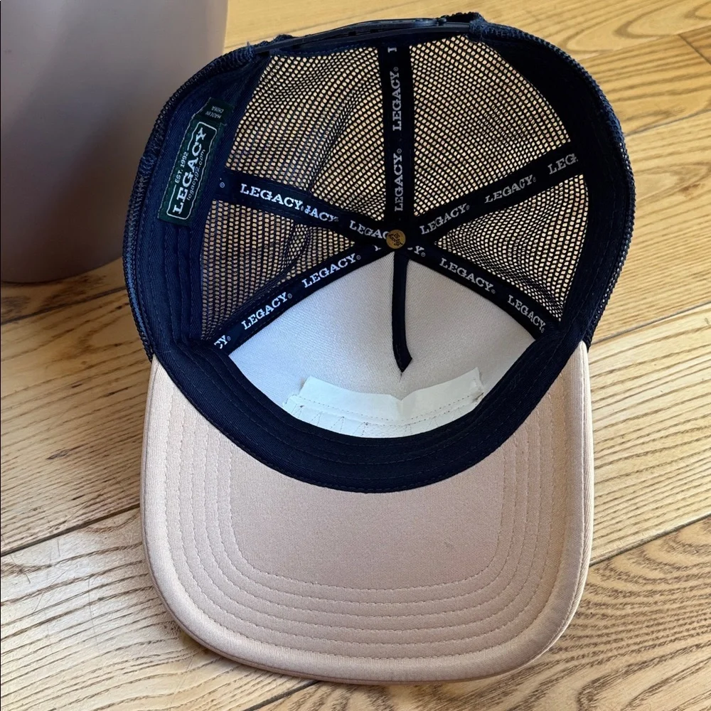 Legacy black horse stampede race cushioned trucker snap‎ back cap NWOT